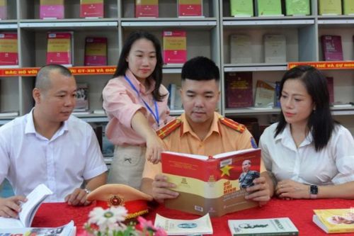 Cách mạng tháng Tám thành công, nước Việt Nam dân chủ cộng hòa ra đời: Sự lãnh đạo sáng suốt của Đảng và Chủ tịch Hồ Chí Minh