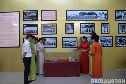 Vang mãi bản hùng ca