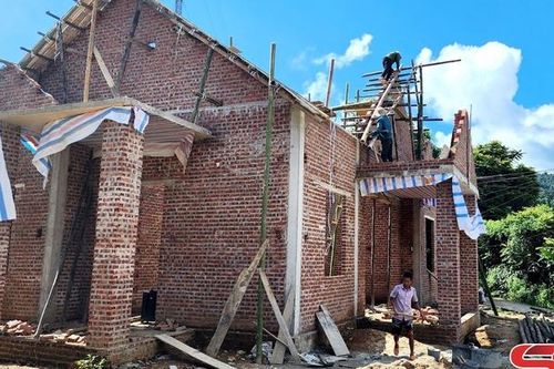 Sốp Cộp nỗ lực xóa nhà tạm