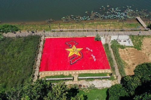 Mỗi ngôi nhà là một lá cờ Tổ quốc