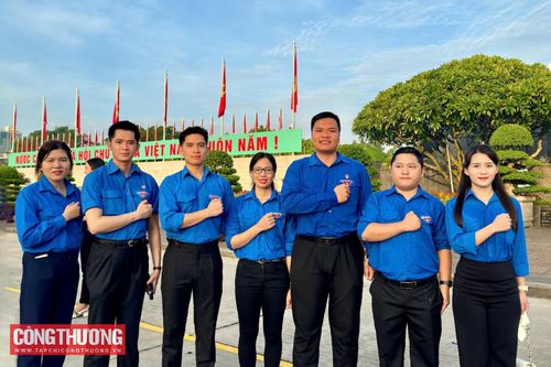 Đoàn viên, thanh niên Bộ Công Thương vinh dự tham gia lễ thượng cờ chào mừng 79 Quốc khánh 02/9
