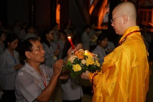 Đà Nẵng: Lễ truyền đăng tại Liên trại huấn luyện Lộc Uyển - A Dục năm 2024