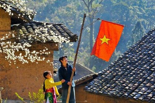 Nước non Việt Nam ta vững bền
