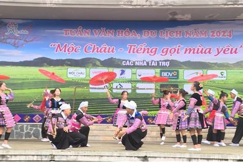 Lễ hội đường phố ở Mộc Châu