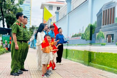 Ngắm Quảng trường Ba Đình giữa lòng TP Hồ Chí Minh