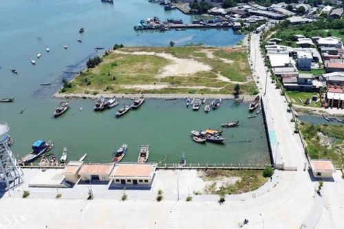 Cảng cá hơn 200 tỷ đồng xây xong gần 1 năm để… ngó