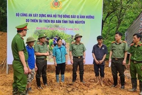 Xúc động nhận nhà mới, người dân Thái Nguyên viết thư cảm ơn Bộ trưởng Bộ Công an