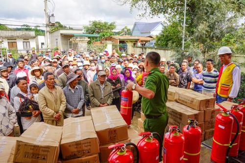 Lan tỏa phong trào 'Nhà tôi có bình chữa cháy'