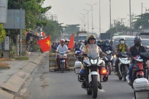 Xuyên đêm, xuyên lễ để những chuyến xe về miền Tây an toàn