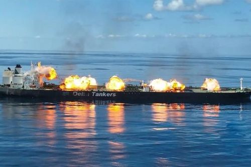 Thêm tàu hàng bị tập kích ngoài khơi Yemen