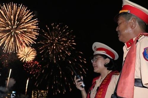 Pháo hoa rực sáng trên bầu trời TP Hồ Chí Minh trong Lễ Quốc khánh 2/9