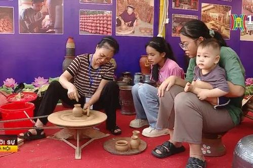 'Vui Tết Độc lập' ở ngôi nhà chung