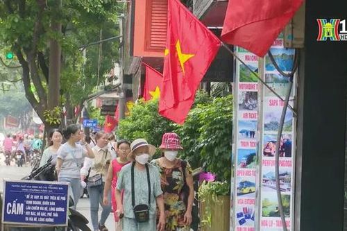 Người Hà Nội thong dong đi đường trong ngày Quốc khánh 2/9
