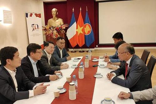 Thúc đẩy hợp tác với Pháp trong lĩnh vực năng lượng sạch