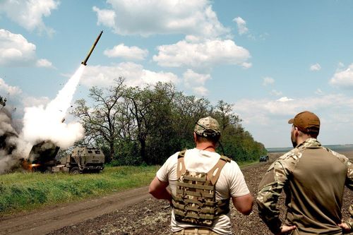 Thế tiến thoái lưỡng nan của pháo phản lực HIMARS Ukraine