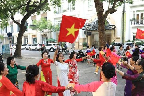 Rộn ràng ca hát trong ngày Quốc khánh 2-9