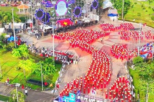Cờ Tổ quốc rực rỡ khắp nẻo đường
