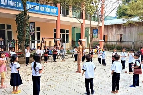 Trà Leng đón năm học mới