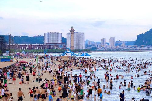 Quảng Ninh: Doanh thu du lịch dịp nghỉ lễ đạt khoảng 1.000 tỷ đồng