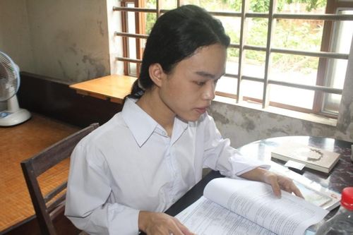 Nam sinh đạt 28,75 điểm khó vào đại học vì bố ung thư, mẹ suy thận