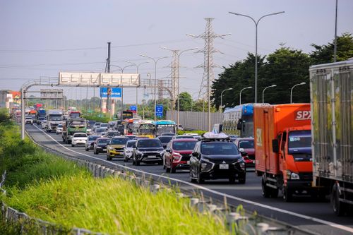Dòng người chen chân quay lại thủ đô vào cuối kỳ nghỉ lễ Quốc khánh