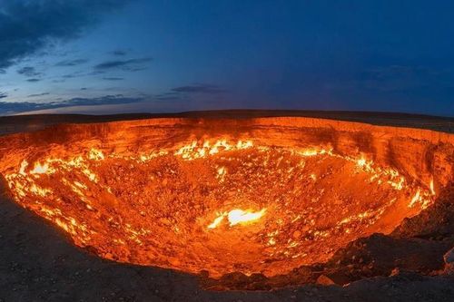 Bí ẩn về 'cánh cổng địa ngục' khổng lồ hấp dẫn hàng nghìn du khách