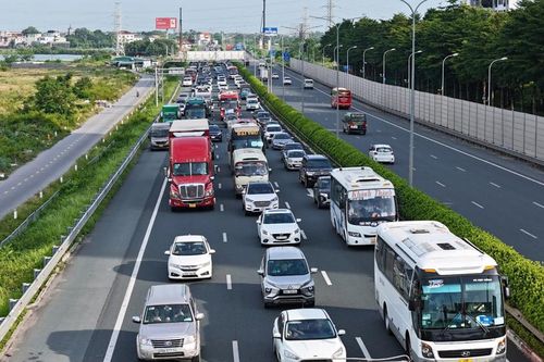 Cửa ngõ, bến xe Hà Nội đông nghịt ngày cuối kỳ nghỉ lễ