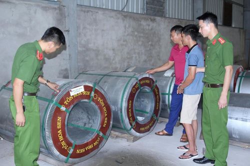 Đang trốn nã vẫn tiếp tục lừa đảo