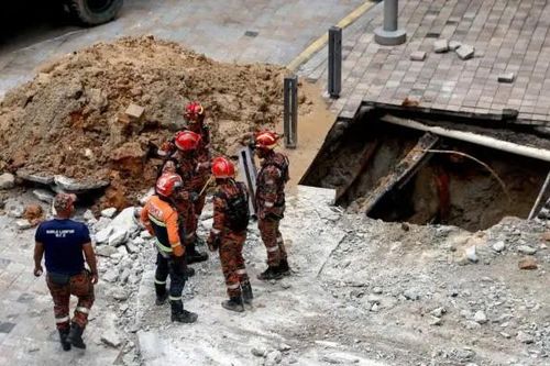 Malaysia ngừng tìm kiếm nữ du khách bị rơi xuống 'hố tử thần'
