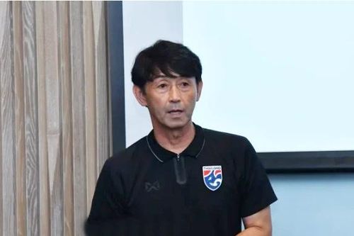 HLV Thái Lan tự tin đánh bại tuyển Nga