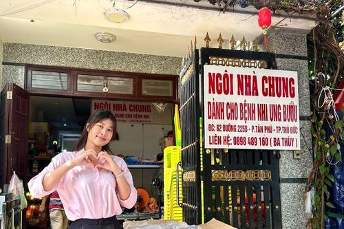 Hoa hậu Thiên Ân mang Trung thu sớm đến với bệnh nhi ung bướu
