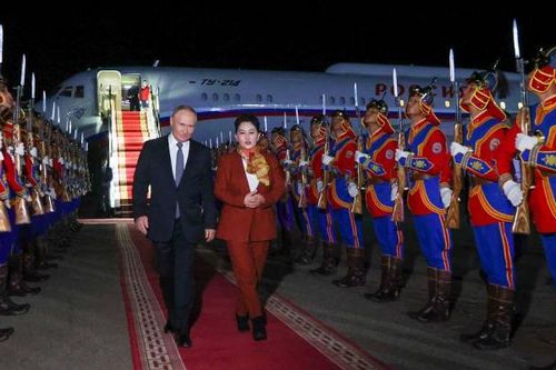 Tổng thống Nga Vladimir Putin đến Mông Cổ trong chuyến thăm cấp nhà nước
