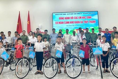 Tiếp sức tới trường trong ngày Tết Độc lập