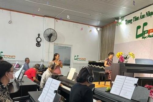 Lớp đàn piano miễn phí chỉ dành cho người cao tuổi ở TPHCM