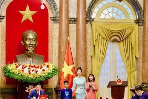 Có một mẹ đỡ đầu như thế