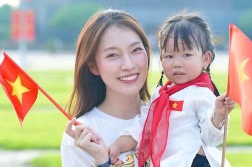Trào lưu chụp ảnh với quốc kỳ, hát quốc ca dịp Quốc khánh 2/9