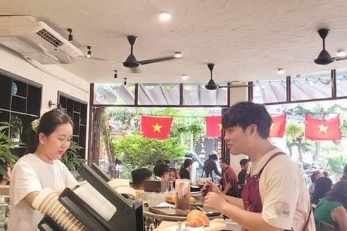 Nhiều bạn trẻ Đà Nẵng làm việc xuyên kỳ nghỉ lễ 2/9 để kiếm thêm thu nhập
