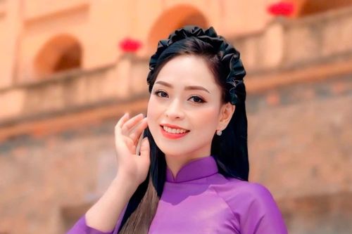 Á hậu Kiều Diệu Hương khoe giọng hát ngọt ngào