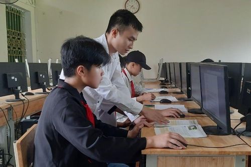 Đưa công nghệ thông tin giúp thay đổi học sinh vùng cao