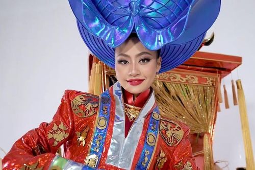 Hoa hậu Xuân Hạnh hốt hoảng, khó thở khi mặc trang phục dân tộc nặng 50kg