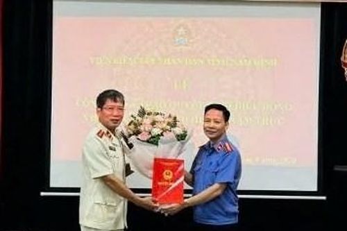 Trao Quyết định điều động Viện trưởng VKSND huyện Nam Trực