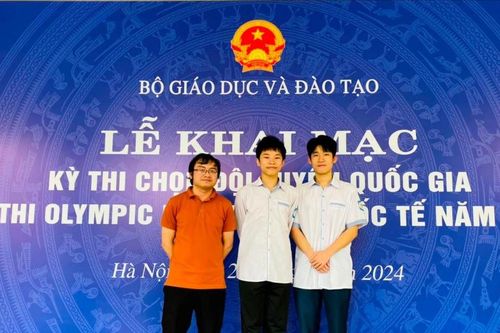 Thầy giáo 9X và những tấm huy chương Vật lý quốc tế đầu tiên của đôi bạn thân ở Trường Phan Bội Châu