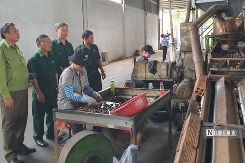 Những người lính quả cảm trên 'mặt trận không tiếng súng'