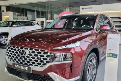 Đại chiến Toyota Fortuner và Ford Everest, Hyundai Santa Fe giảm giá sập sàn tại đại lý, rẻ như xe hạng C
