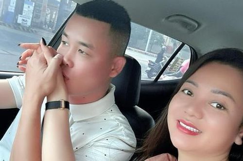 Vợ thứ 4 của Hiệp Gà khoe khoảnh khắc 'tay trong tay', nói 1 câu gây chú ý