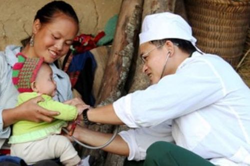 Sinh con đúng chính sách, phụ nữ dân tộc thiểu số có thể hưởng 'hỗ trợ kép'