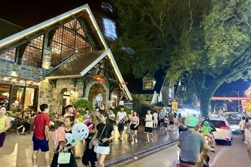 Du lịch Tam Đảo dịp nghỉ lễ 2/9: 'Cháy' dịch vụ