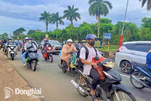 Chiều cuối kỳ nghỉ lễ Quốc khánh, dòng xe đổ dồn về các đô thị