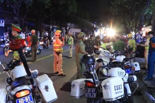 Phát hiện ma túy từ ô tô vượt chốt giao thông