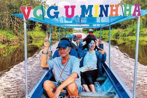 Du lịch gắn bảo vệ rừng
